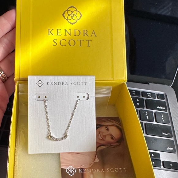 Kendra Scott Whitlee Necklace, Gold Plated - Picture 2 of 4